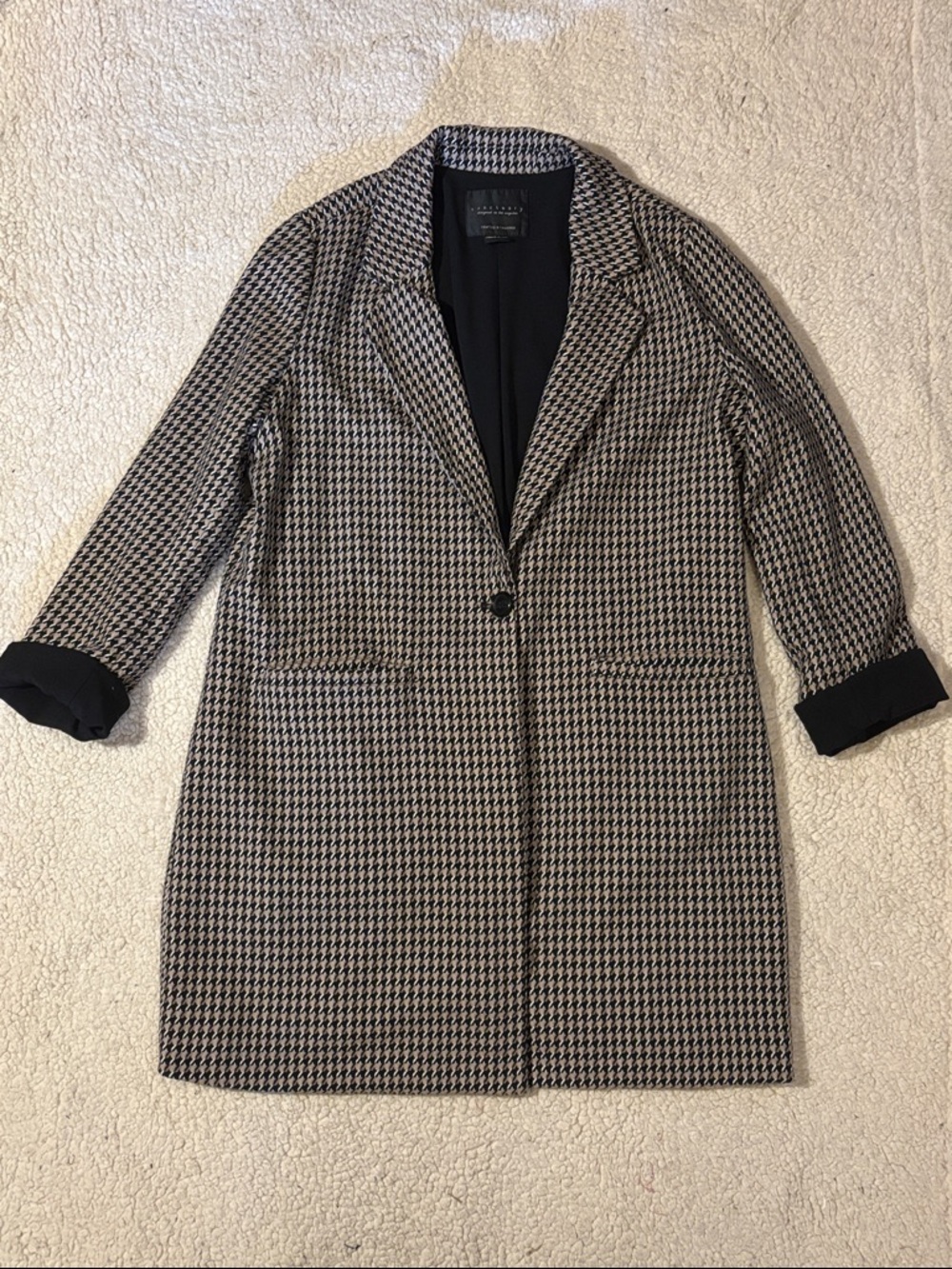 Sanctuary Beige and Black Houndstooth Medium Coat